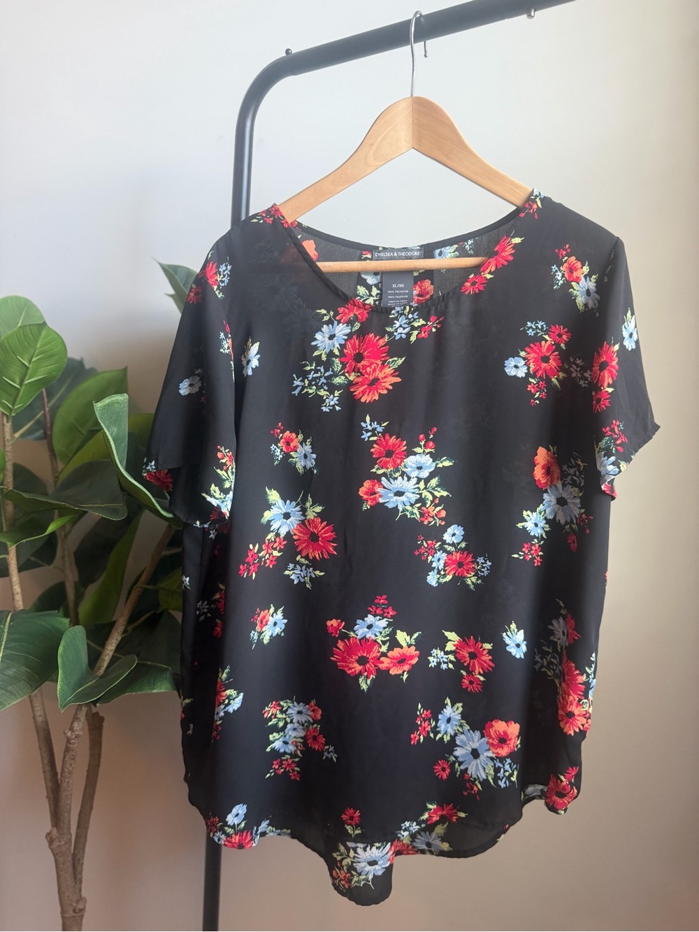 Black Floral Short-Sleeve Blouse - Sonoma